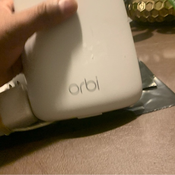 LOT 2 NETGEAR (1) Orbi Router RBR40 (1) Orbi Satellite RBS20 - Picture 3 of 8